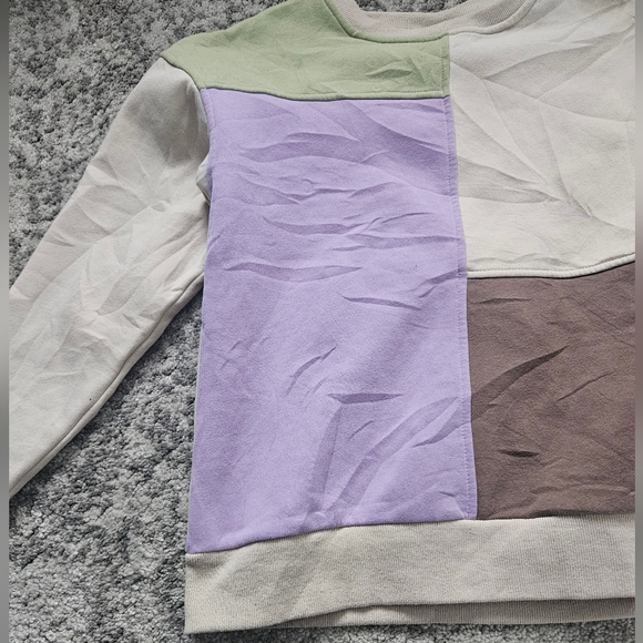 Colorblock Sweatshirt - Picture 5 of 10